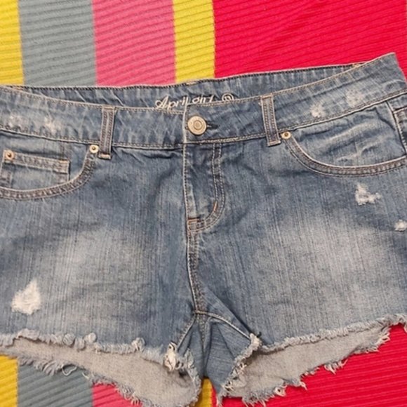 3/20$: Women's Short: Size 13 - Picture 1 of 5